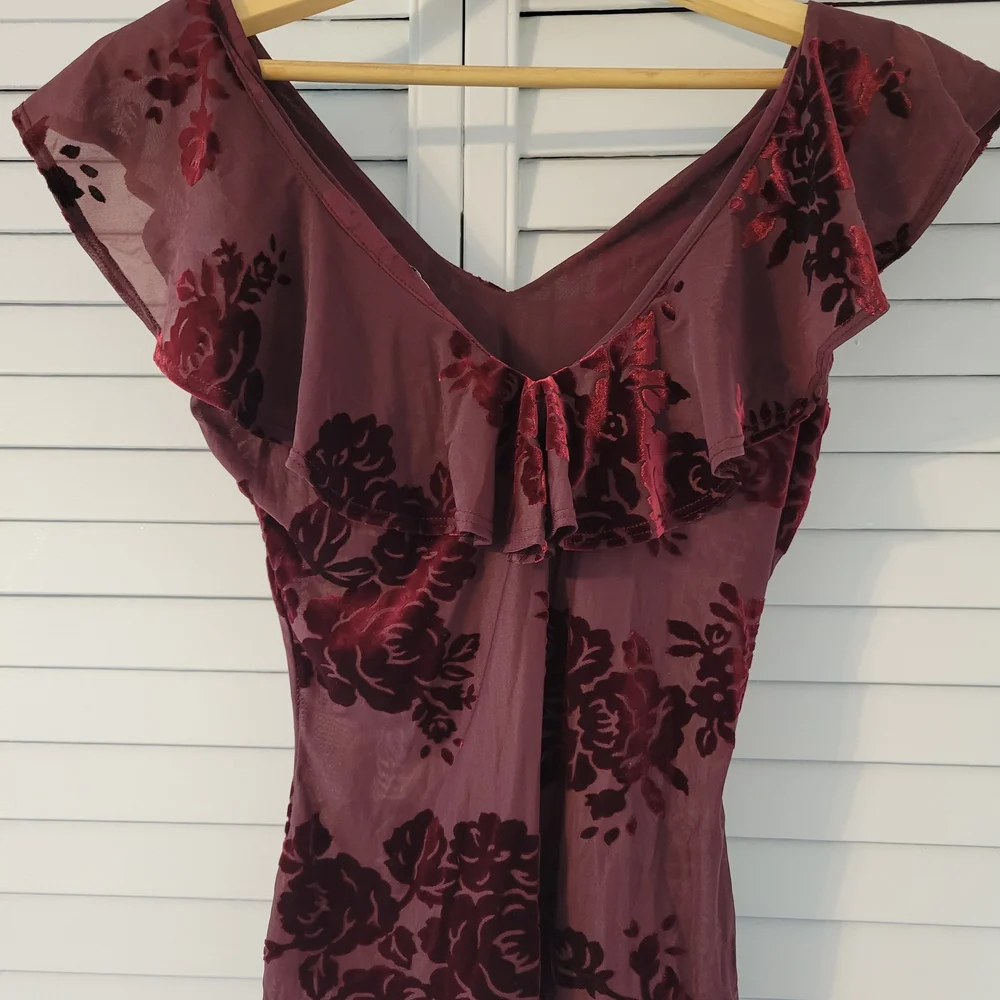 Elegant Burgundy Floral Blouse - Picture 4 of 4